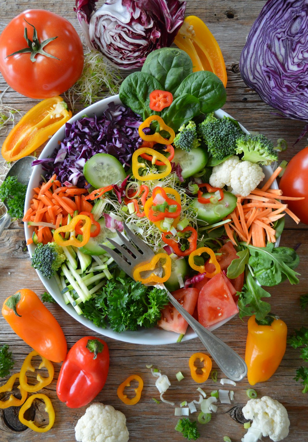 Salada colorida com legumes frescos