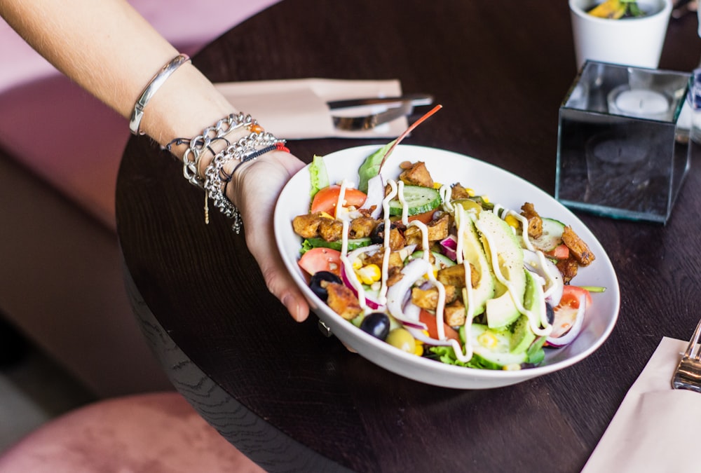 Salada pronta servida em bowl